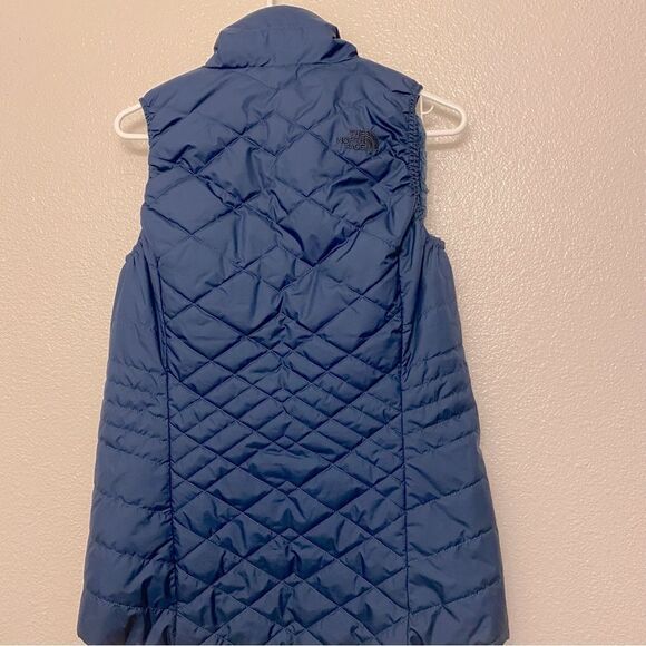 The North Face Women's Mossbud Insulated Revesible furry Vest Blue Wing Teal -S - Picture 3 of 12